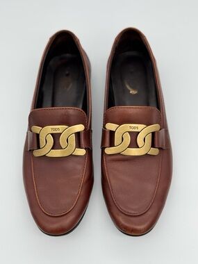 Tod’s Kate Leather Loafers Brown Gold Chain Logo Moccasins Size 37 Made in Italy